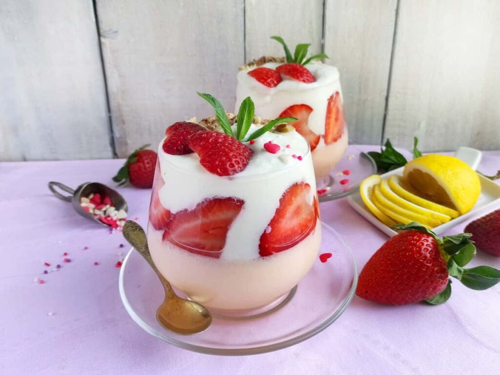 Strawberry Yogurt Parfaits